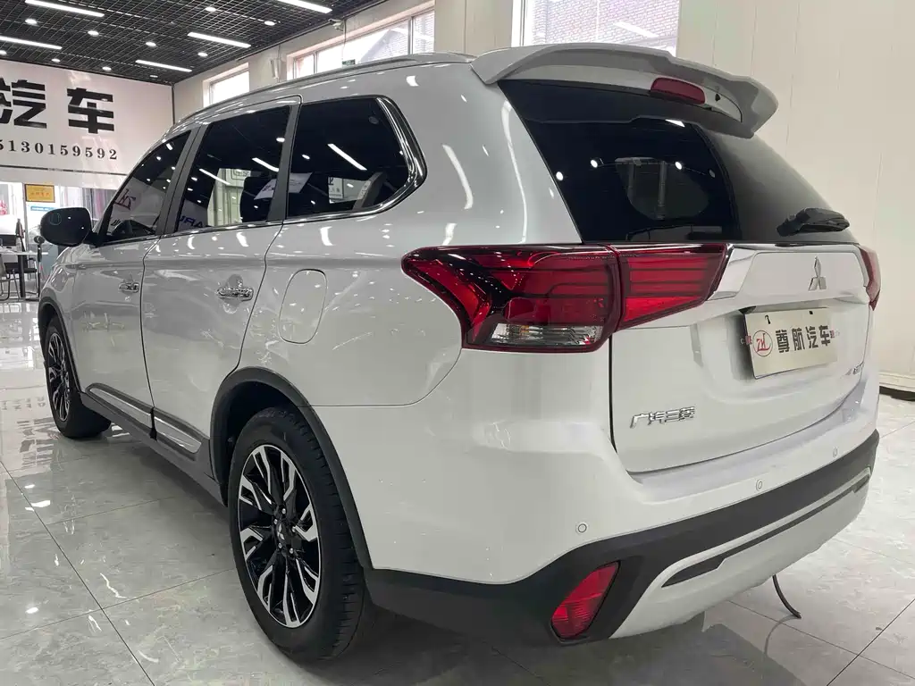MITSUBISHI OUTLANDER