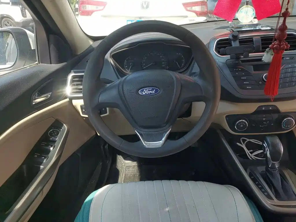 Ford Escort — миниатюра 11