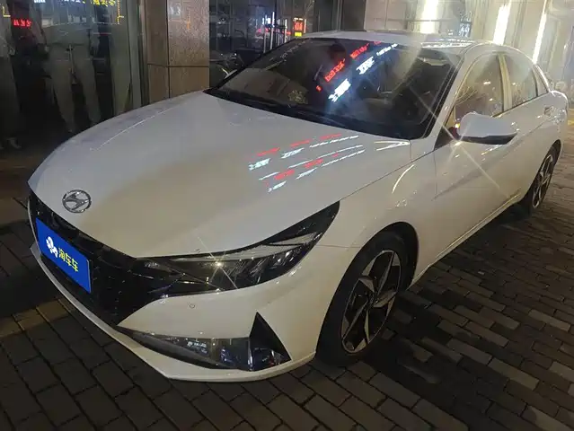 HYUNDAI ELANTRA