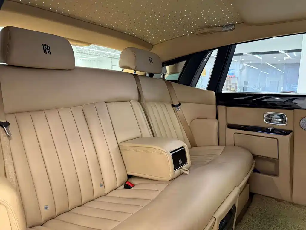 Rolls-Royce Phantom — миниатюра 5