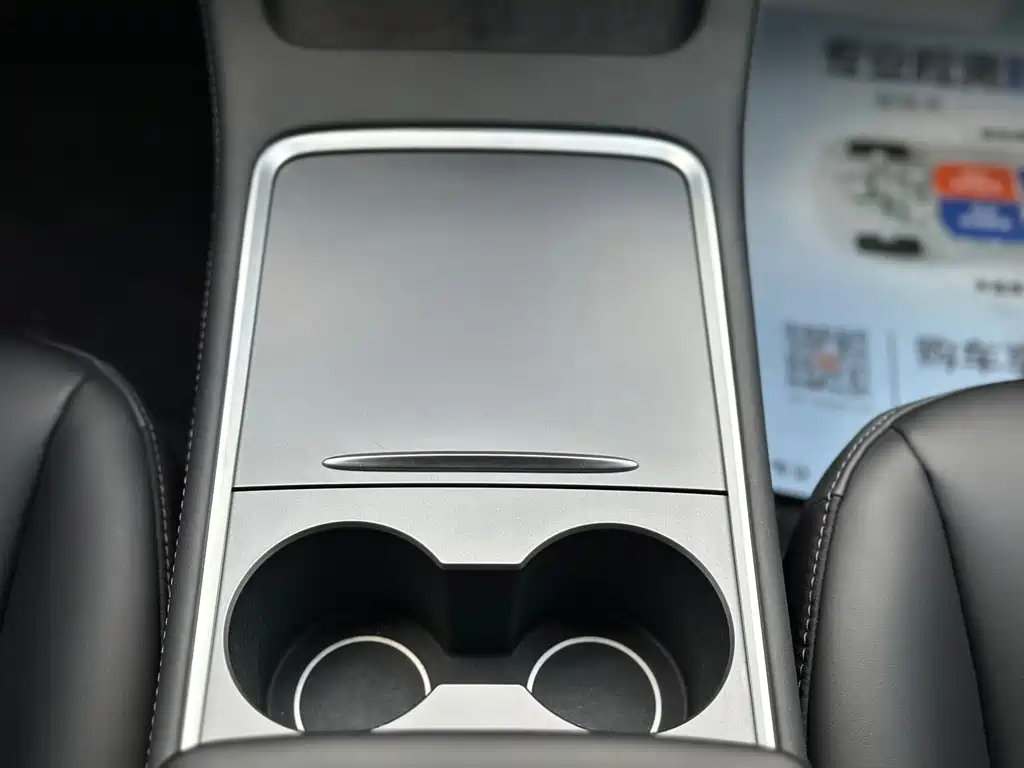 Tesla Model 3 — миниатюра 12
