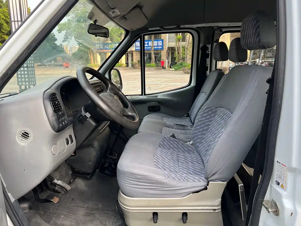 Ford Transit Classic — миниатюра 10