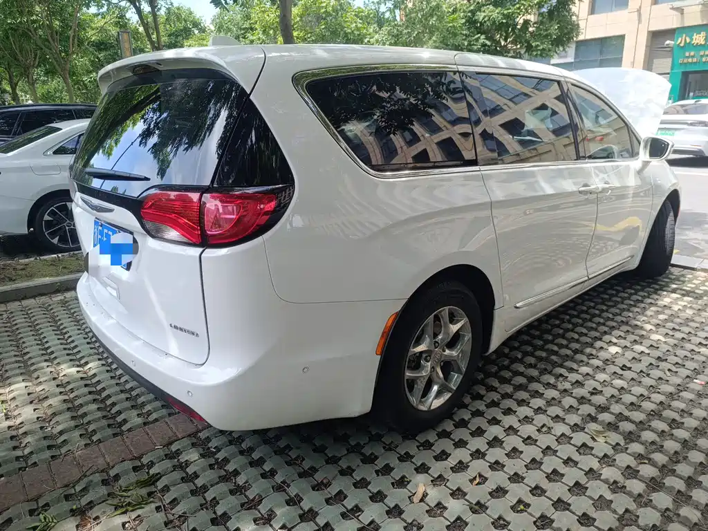 Chrysler Grand Voyager (Import) — миниатюра 6