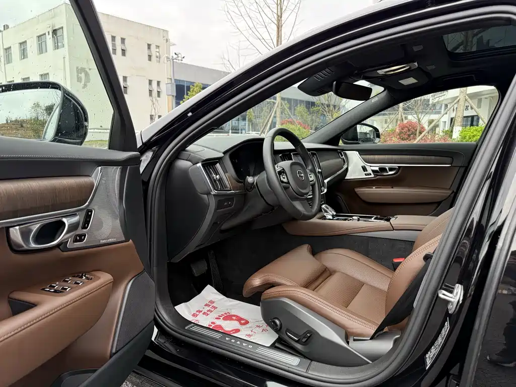 Volvo S90 2024 Luxury