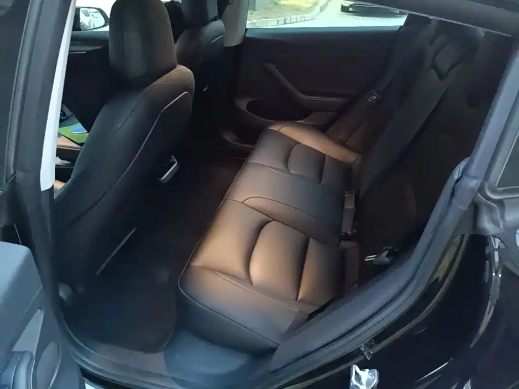 Tesla Model 3 — миниатюра 17