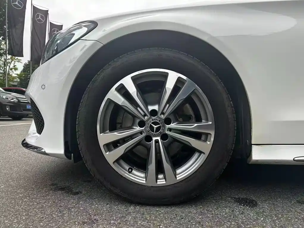Mercedes-Benz C-Class — миниатюра 13