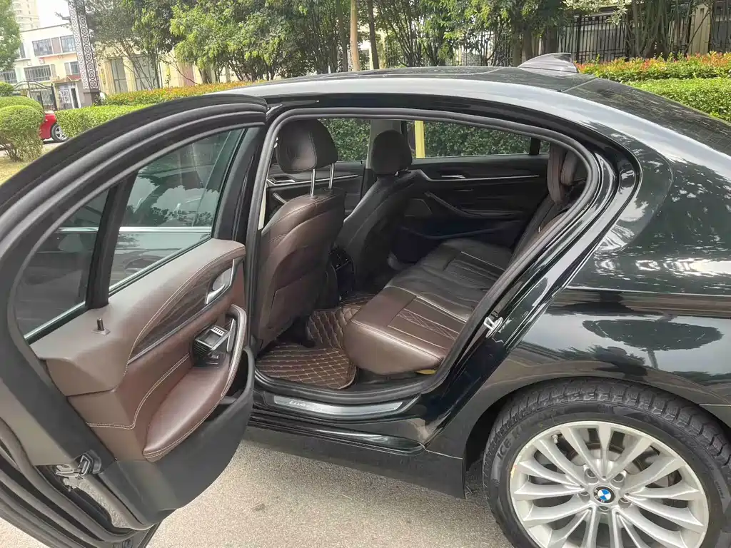 BMW 5 Series — миниатюра 6