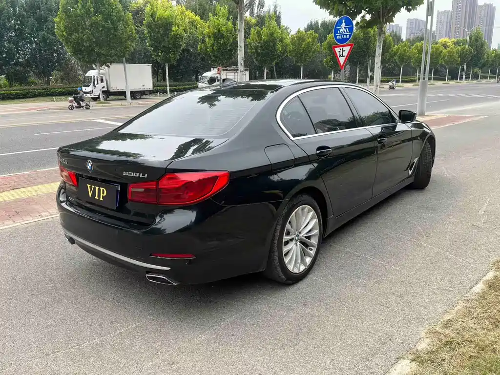 BMW 5 Series — миниатюра 7