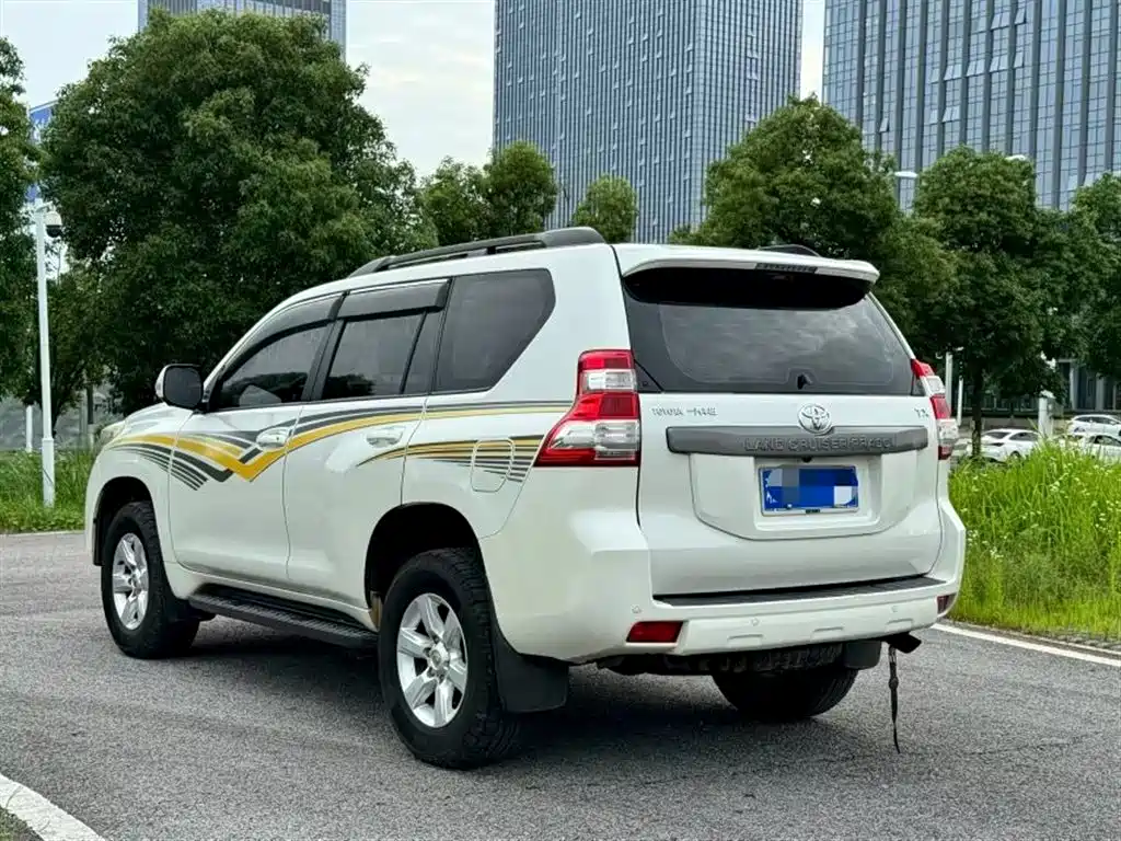 Toyota Land Cruiser Prado 2016 2.7L AT Standard