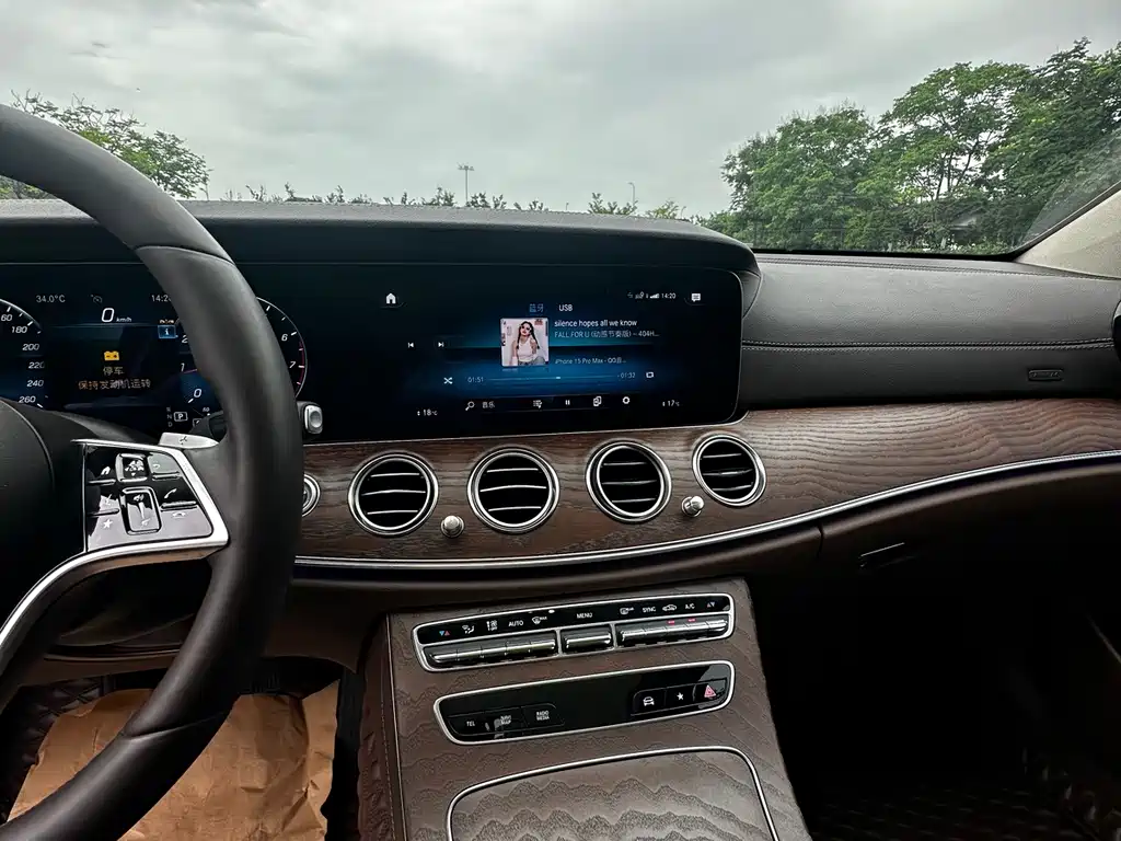 Mercedes-Benz E-Class — миниатюра 13