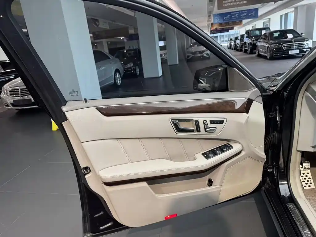 Mercedes-Benz E-Class — миниатюра 12