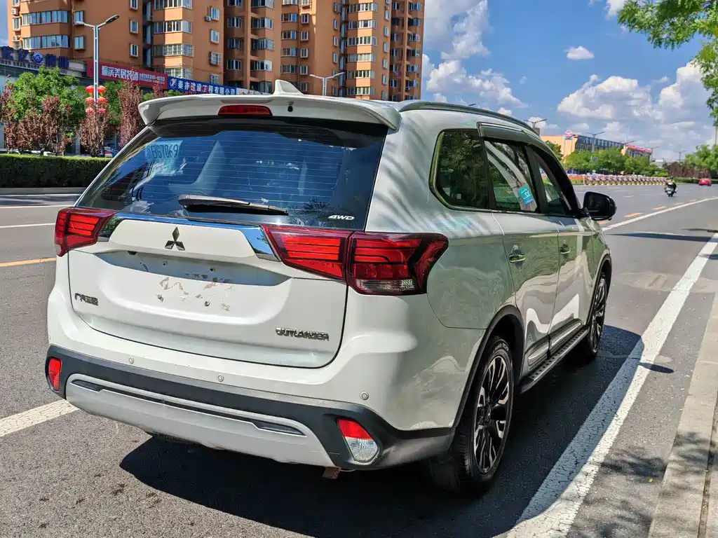 Mitsubishi Outlander — миниатюра 9