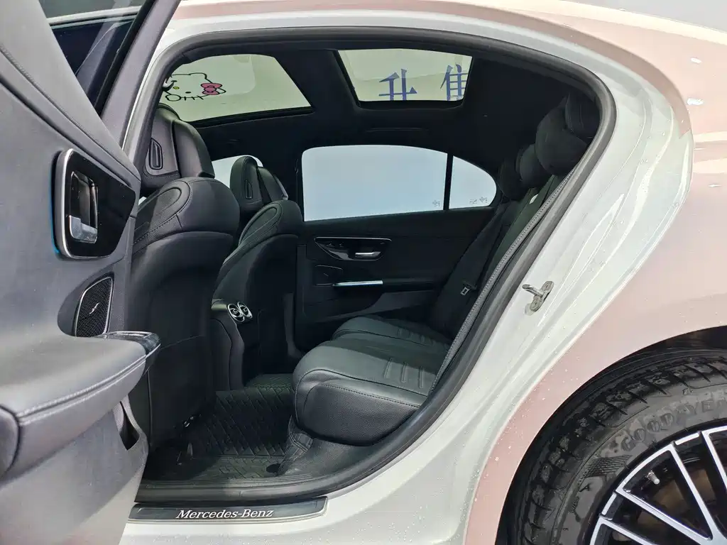 Mercedes-Benz C-Class — миниатюра 12