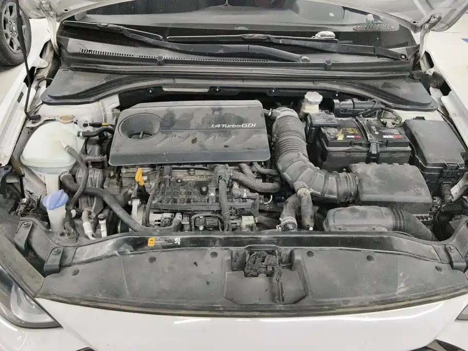 Hyundai Elantra — миниатюра 10