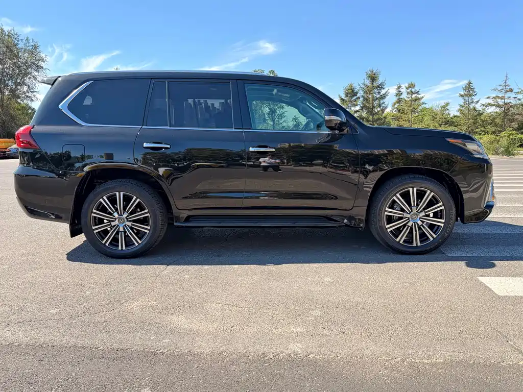 Lexus LX — миниатюра 8