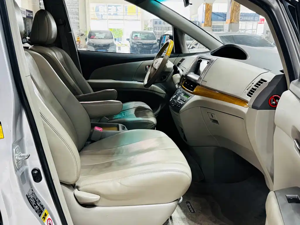 Toyota Previa — миниатюра 10