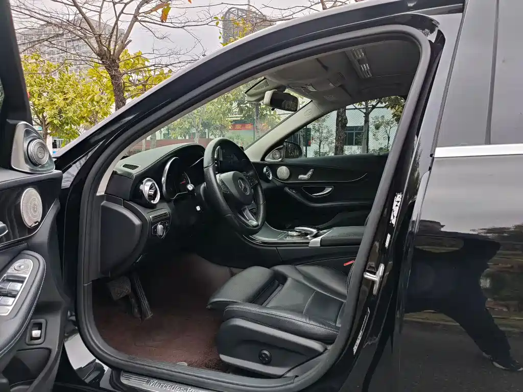 Mercedes-Benz C-Class — миниатюра 7