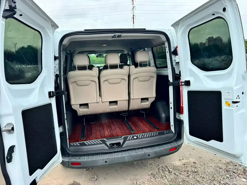 Ford Transit — миниатюра 7
