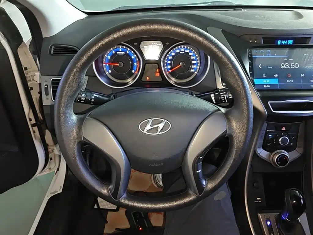Hyundai Elantra Langdong — миниатюра 11