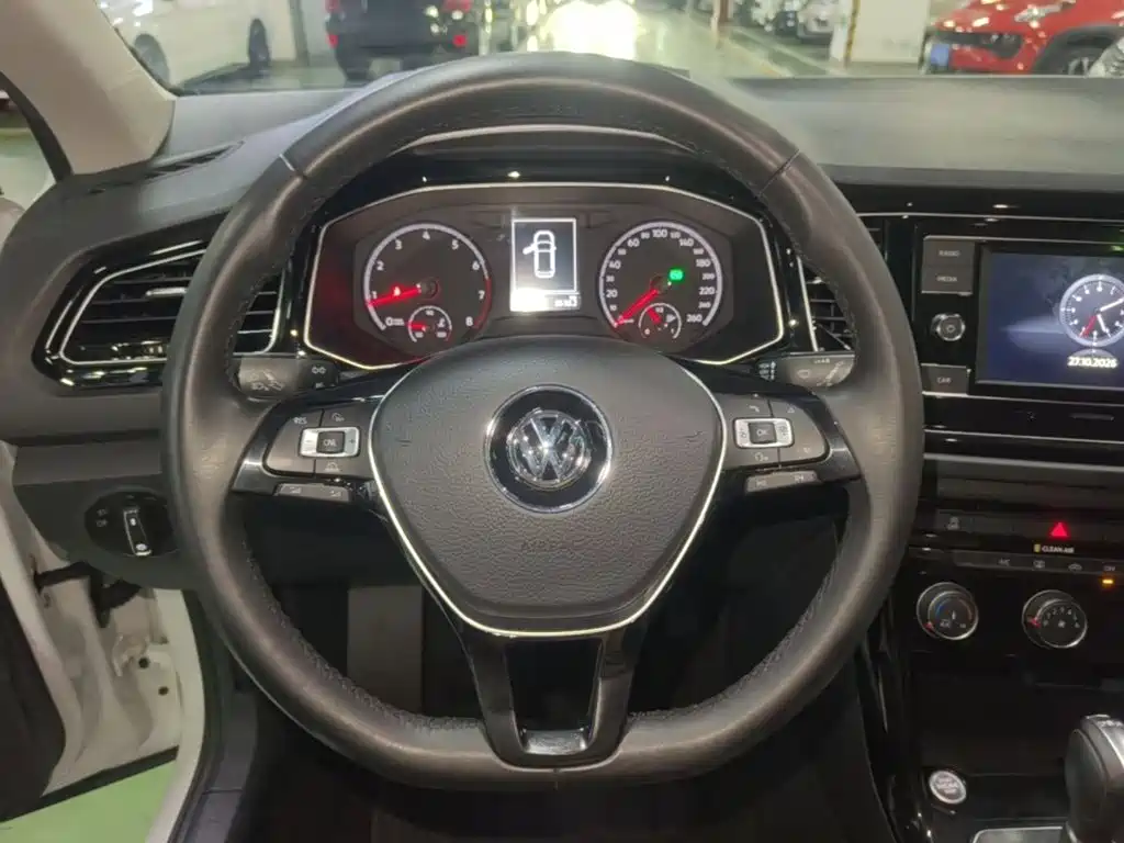 Volkswagen T-Roc — миниатюра 11