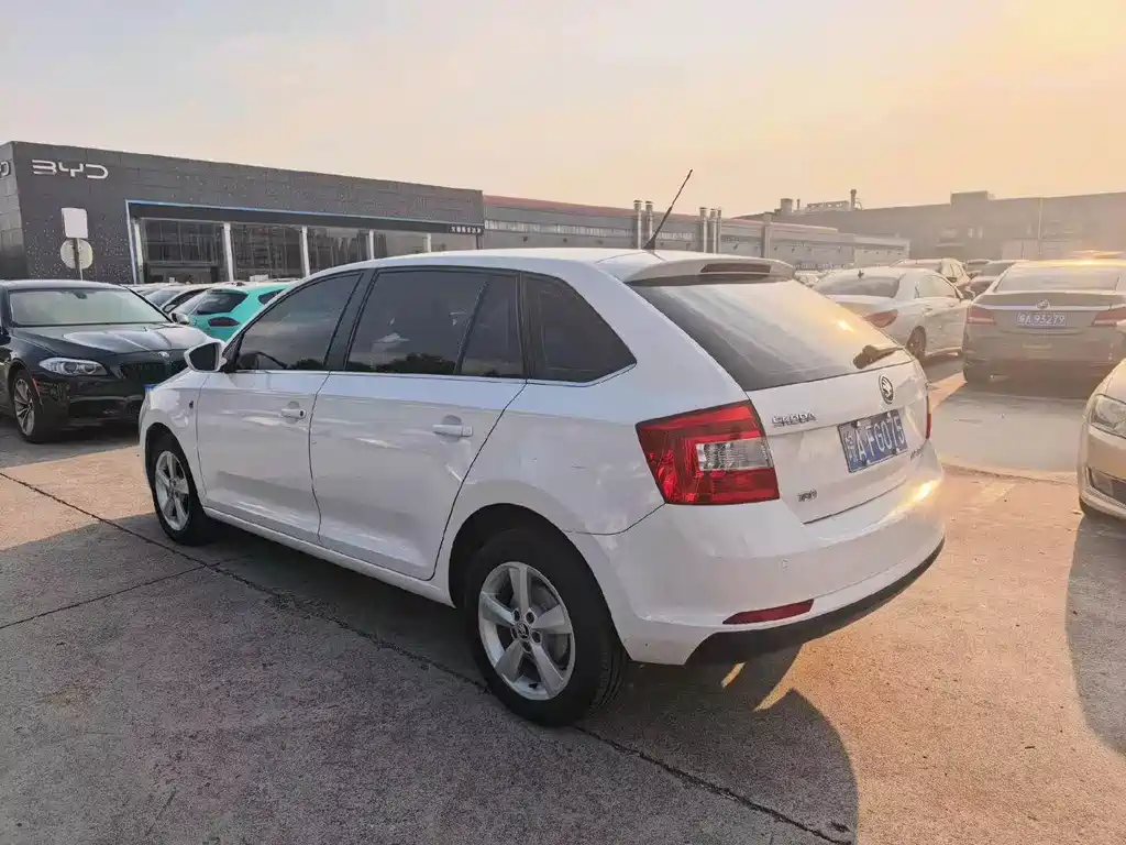 Skoda Rapid Spaceback — миниатюра 4
