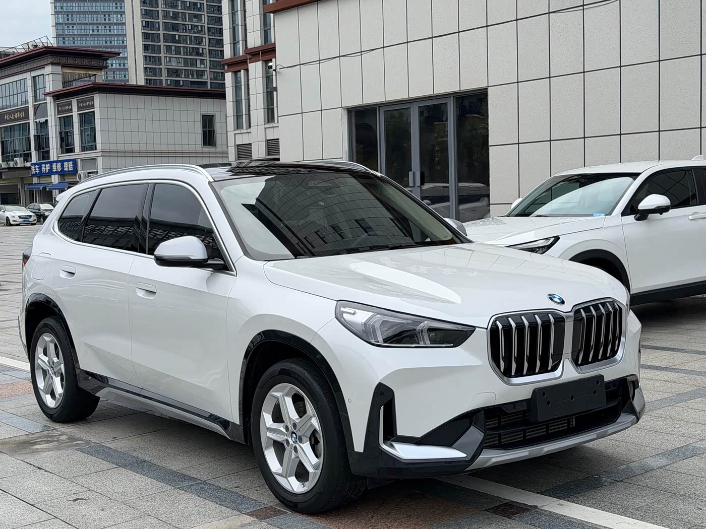 BMW X1 1.5 л 2023 г. Белый, пробег 37000 км