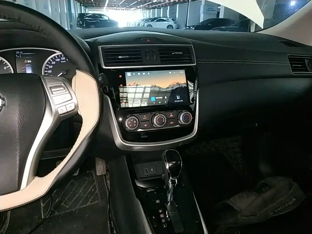 Nissan Tiida — миниатюра 13