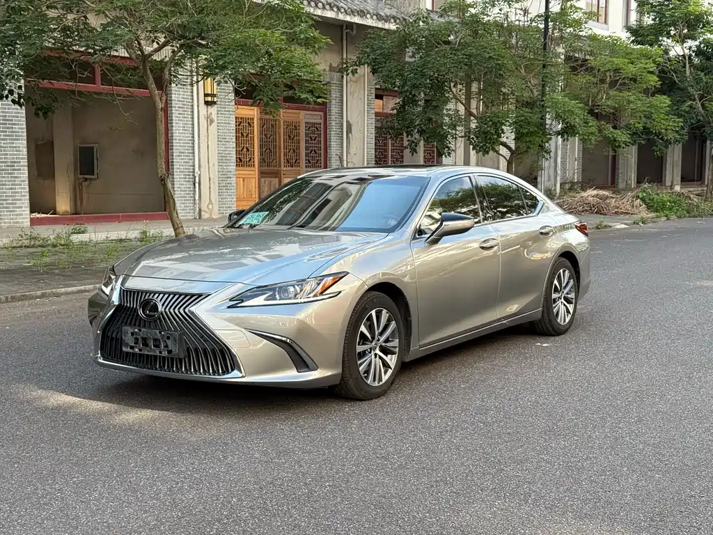Купить Lexus ES