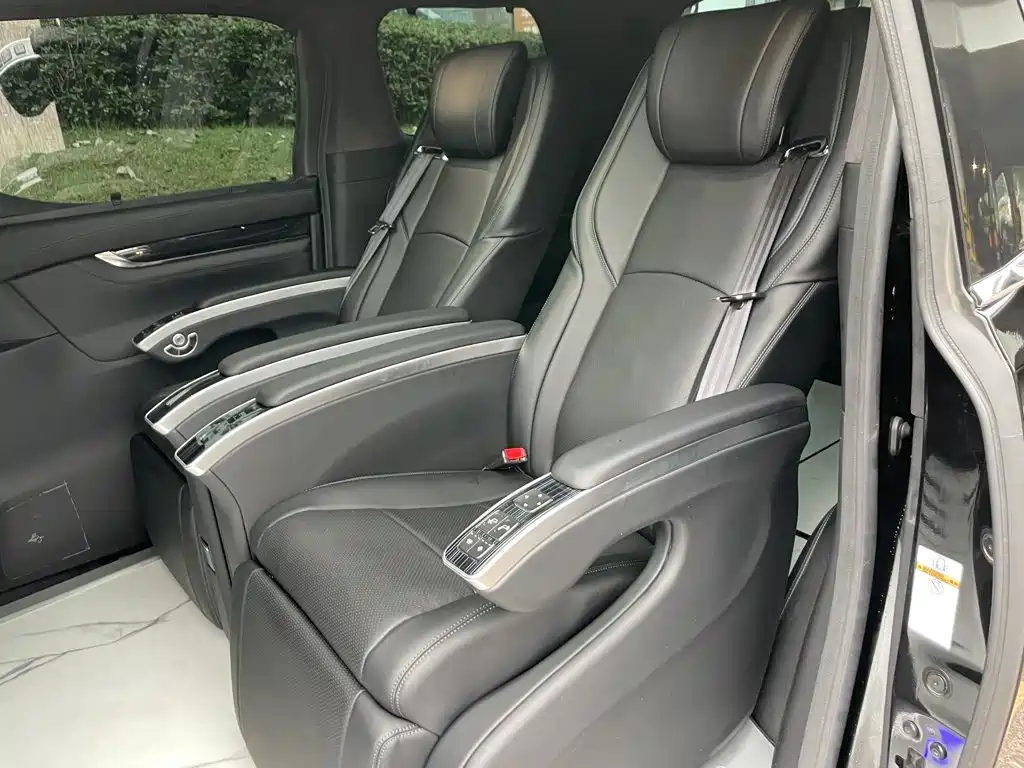 Toyota Alphard — миниатюра 15