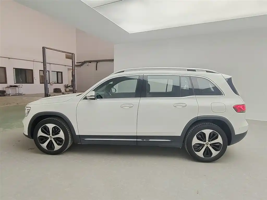 Mercedes-Benz GLB — миниатюра 2