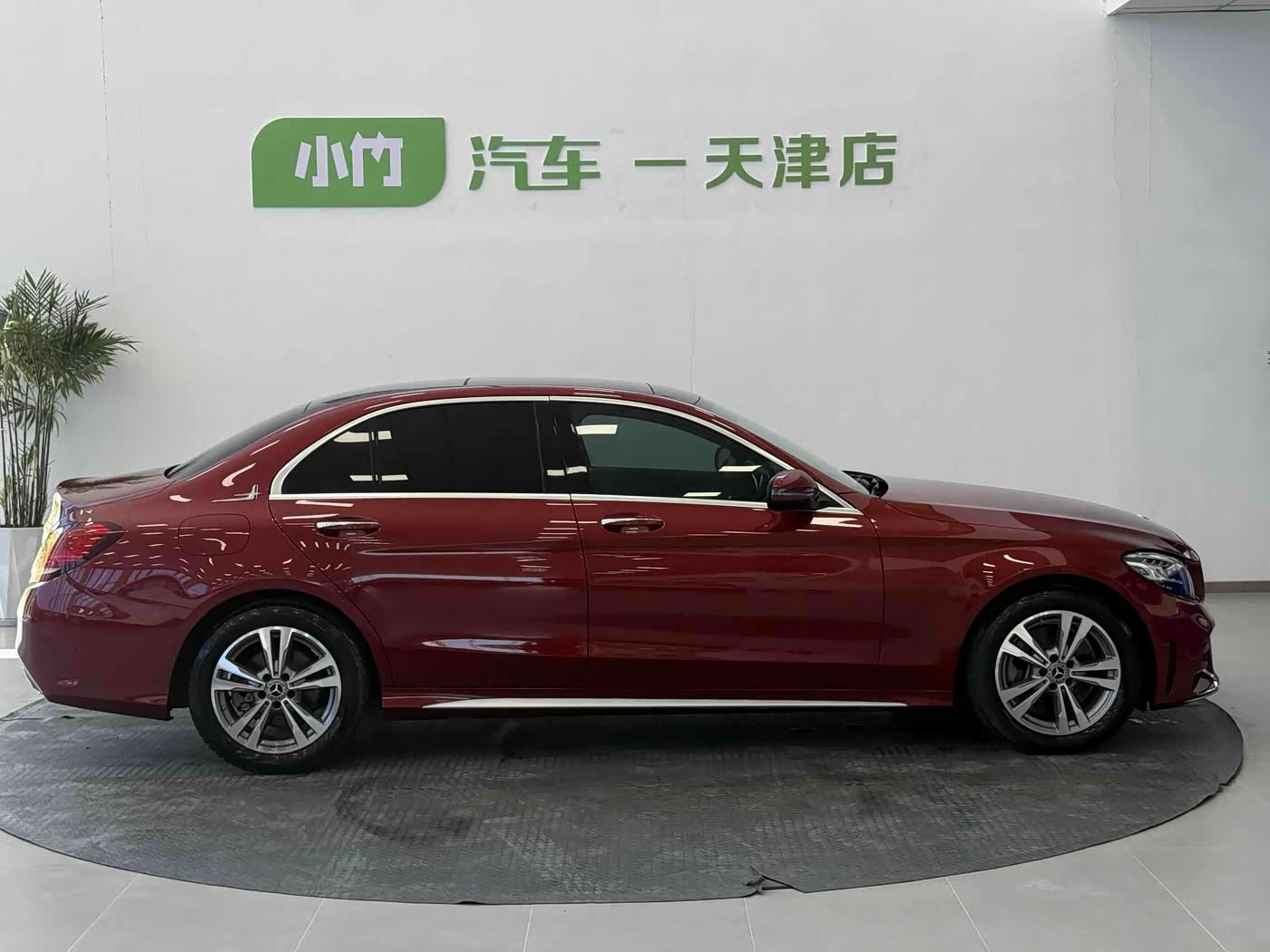Mercedes-Benz C-Class 1.5 л 2021 г. красный/фиолетовый, пробег 35000 км