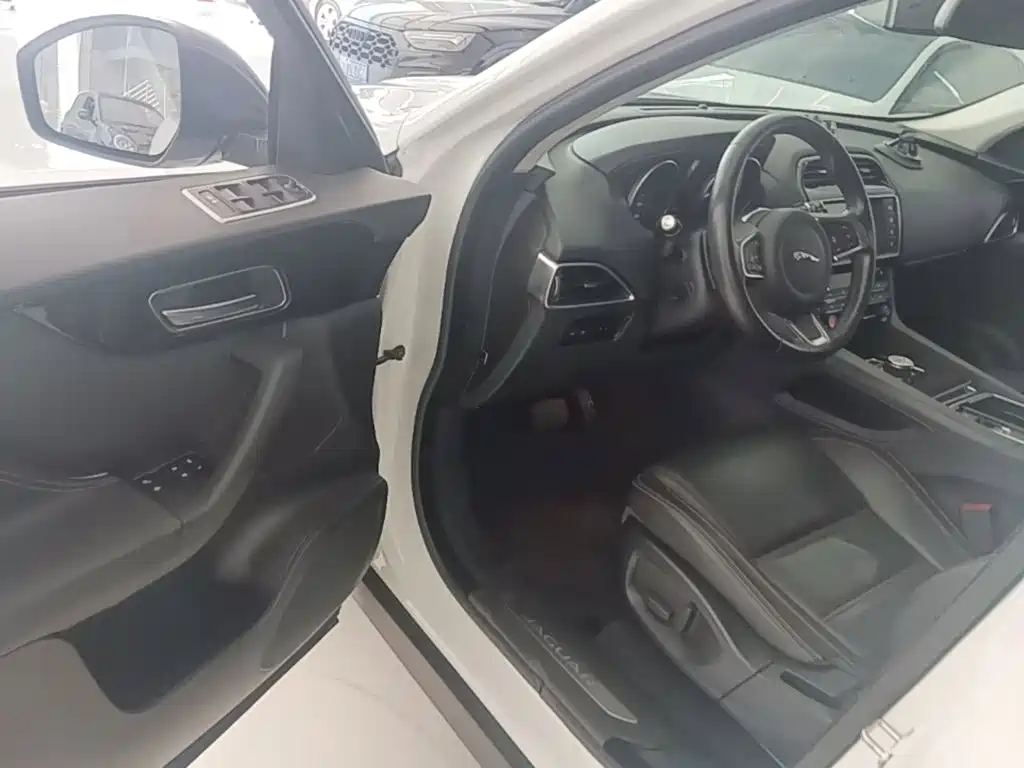 Jaguar F-PACE — миниатюра 16