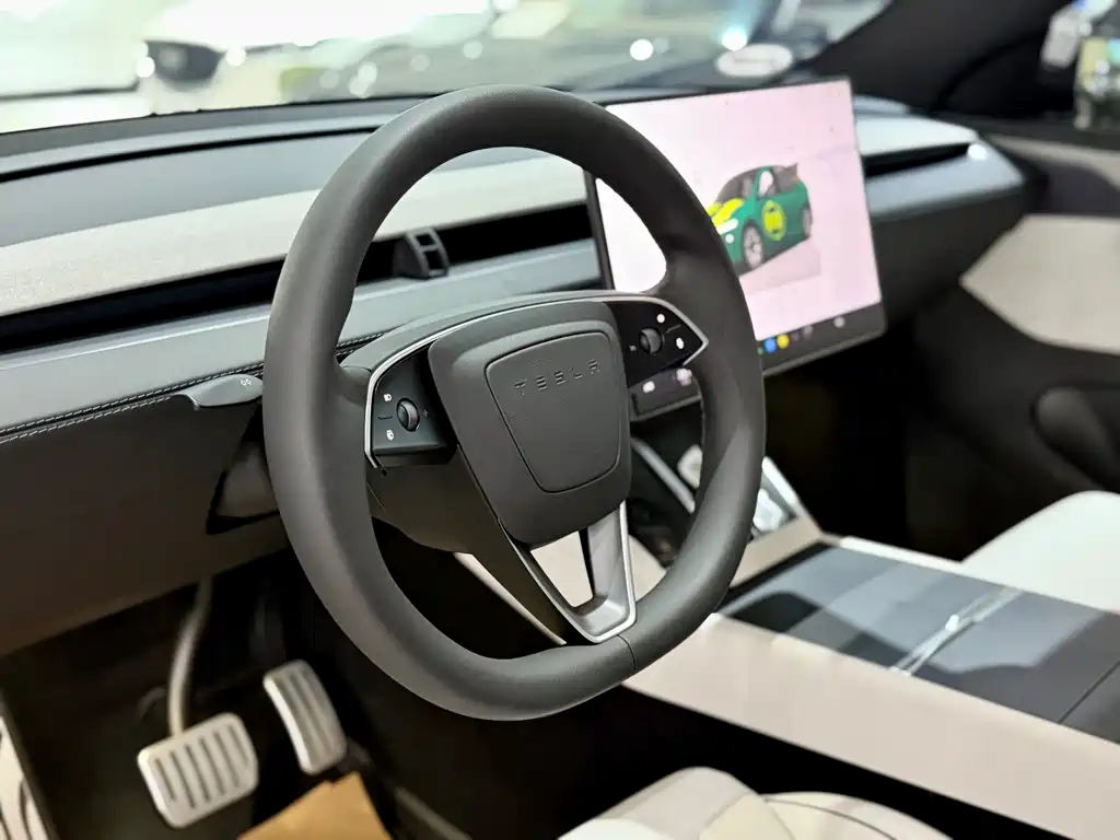 Tesla Model Y L — миниатюра 6