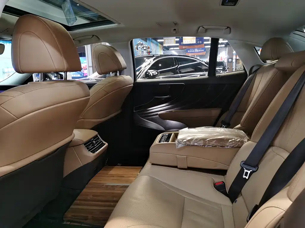 Lexus LS — миниатюра 14