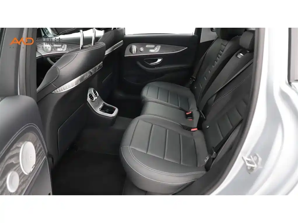 Mercedes-Benz E-Class — миниатюра 7