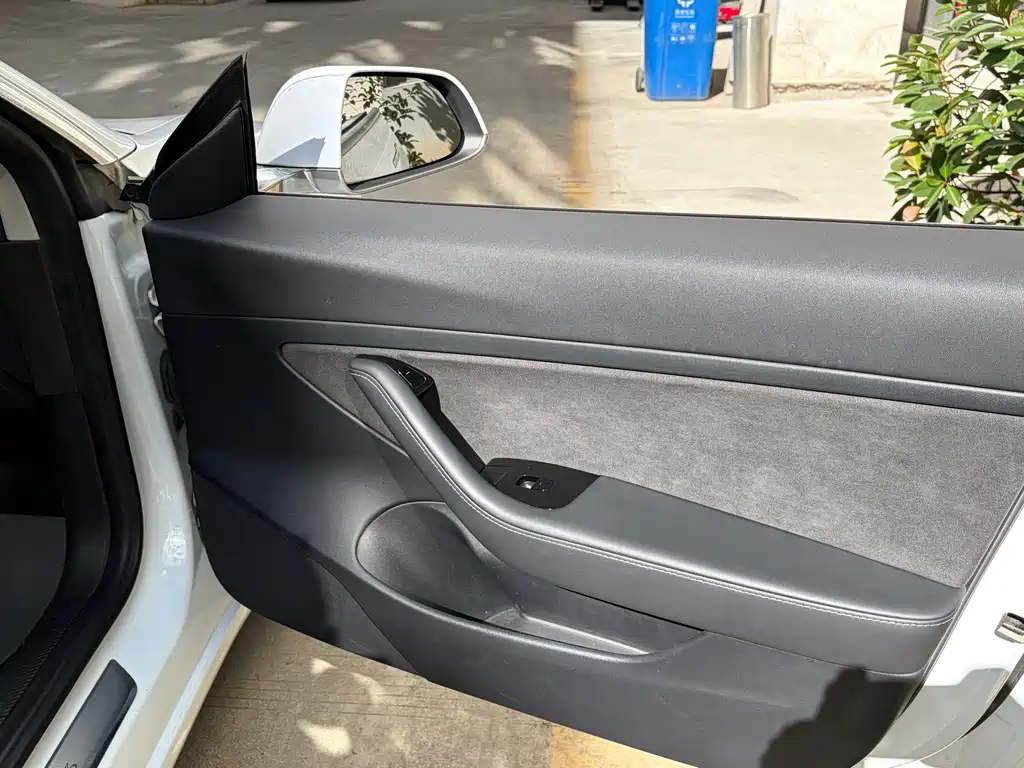 Tesla Model 3 — миниатюра 11