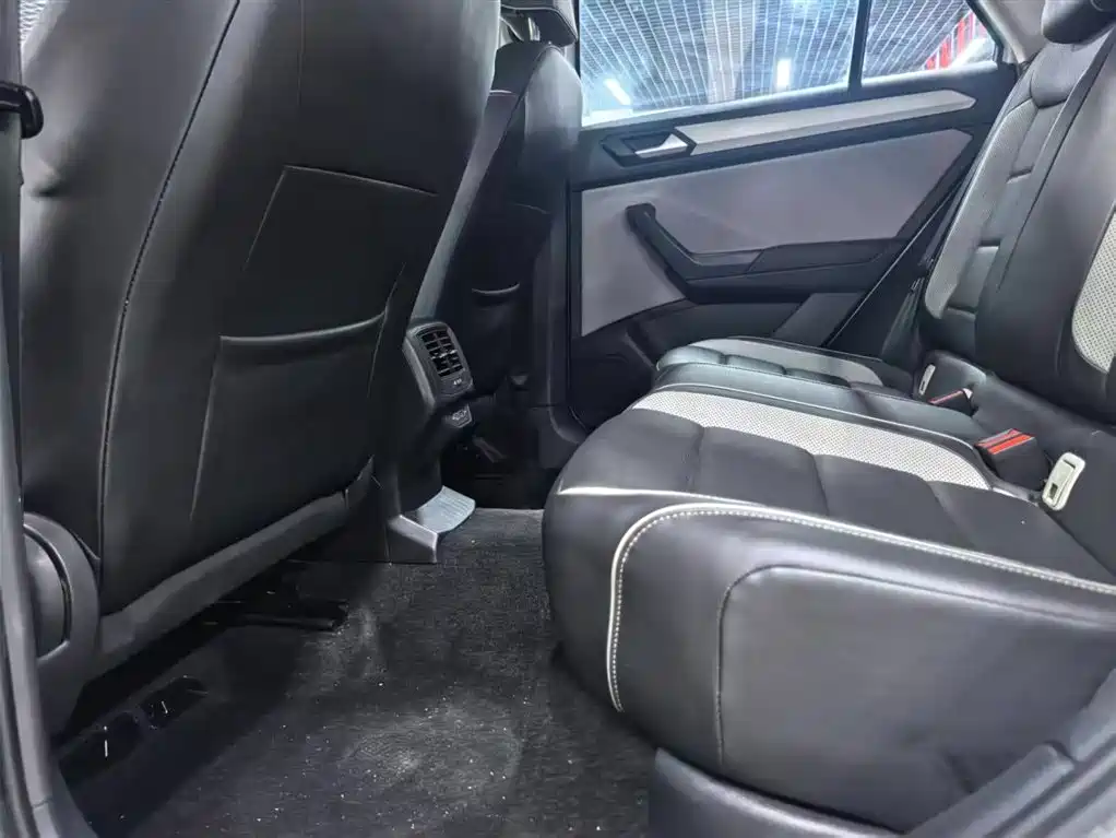 VOLKSWAGEN T ROC EXPLORING SONGS