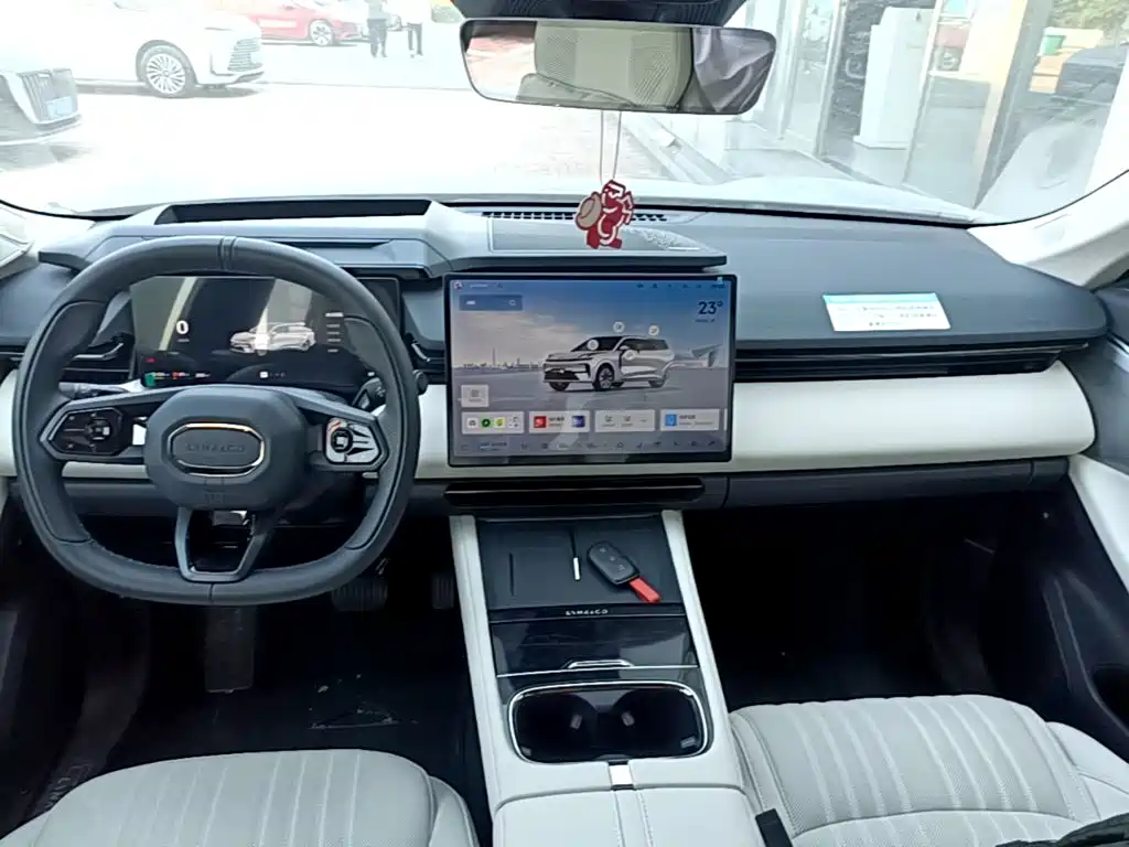 Lynk & Co 08 EM-P — миниатюра 10