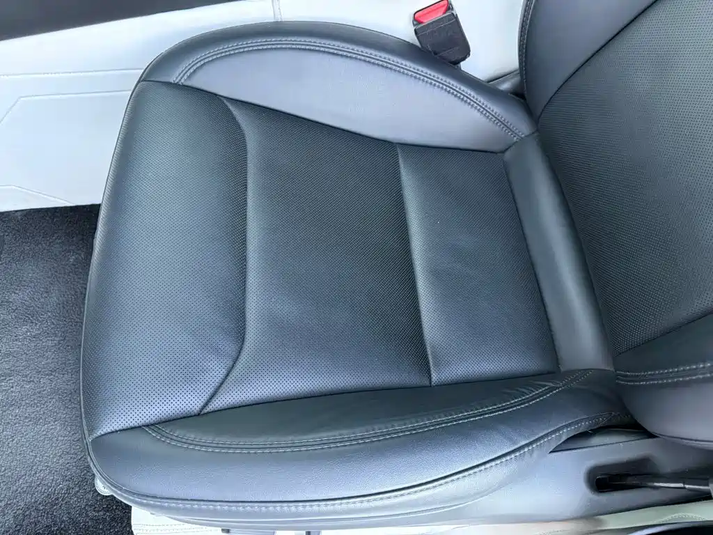 Tesla Model Y — миниатюра 12