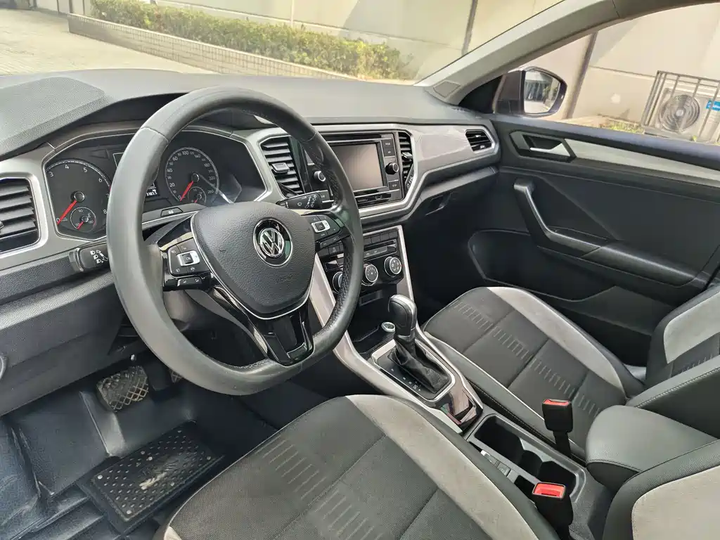 Volkswagen T-Roc — миниатюра 15