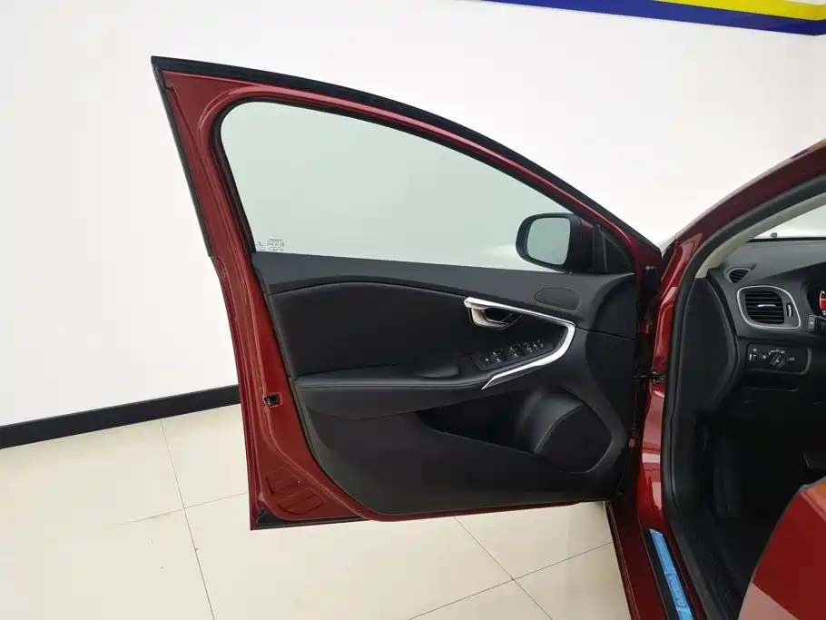 Volvo V40 — миниатюра 7