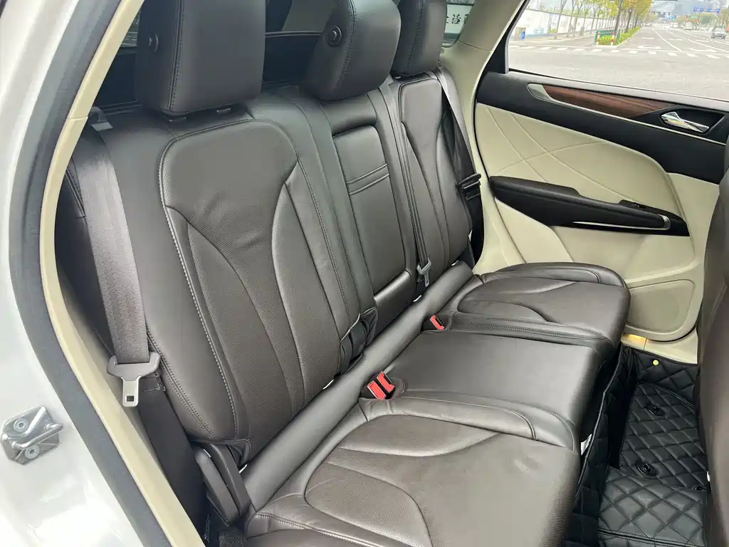 Lincoln MKC — миниатюра 20