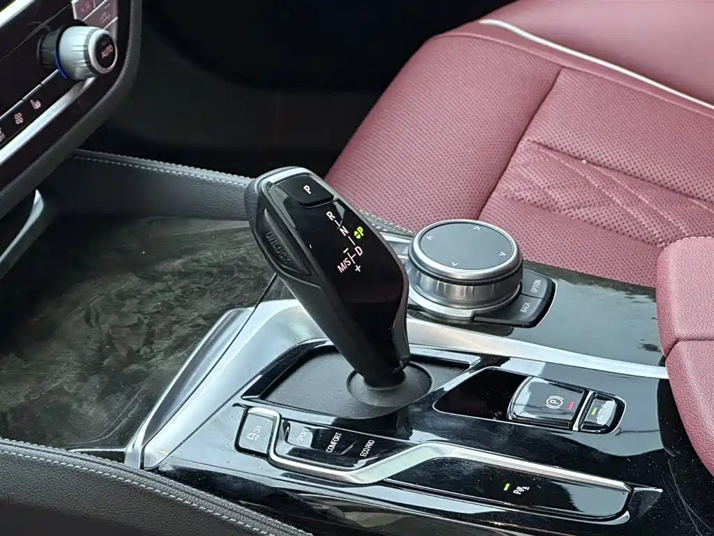 BMW 5 Series — миниатюра 11