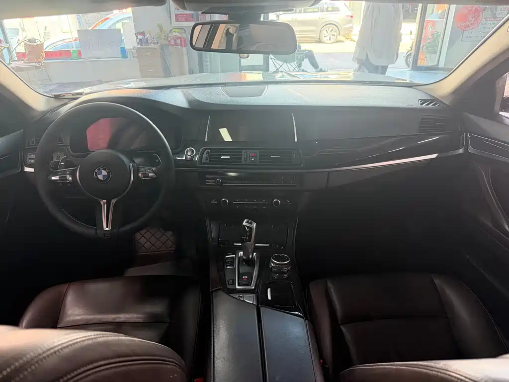 BMW 5 Series — миниатюра 13