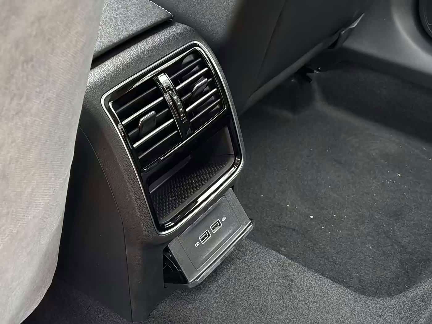 Volkswagen Magotan 1.4 л 2026 г. Чёрный, пробег 100 км