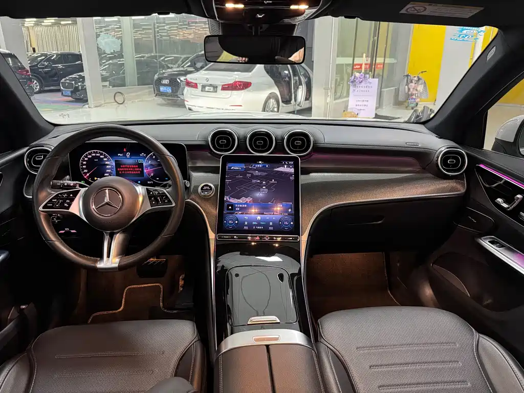 Mercedes-Benz GLC 2023 GLC 260 L 4MATIC 5 мест