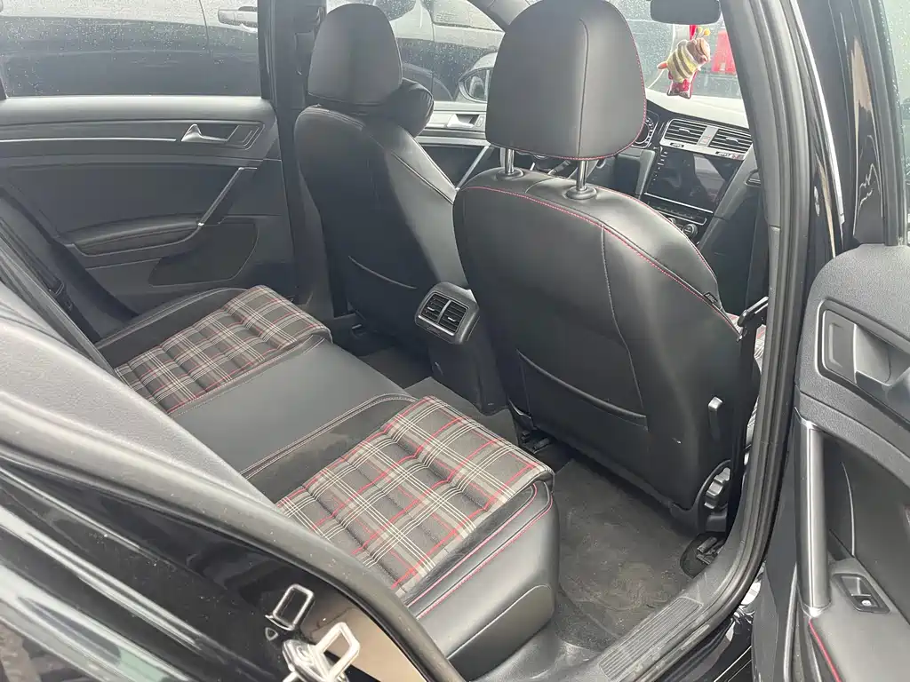 Volkswagen Golf GTI — миниатюра 14