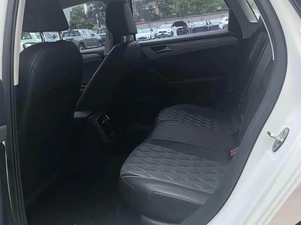 Volkswagen Sagitar — миниатюра 6