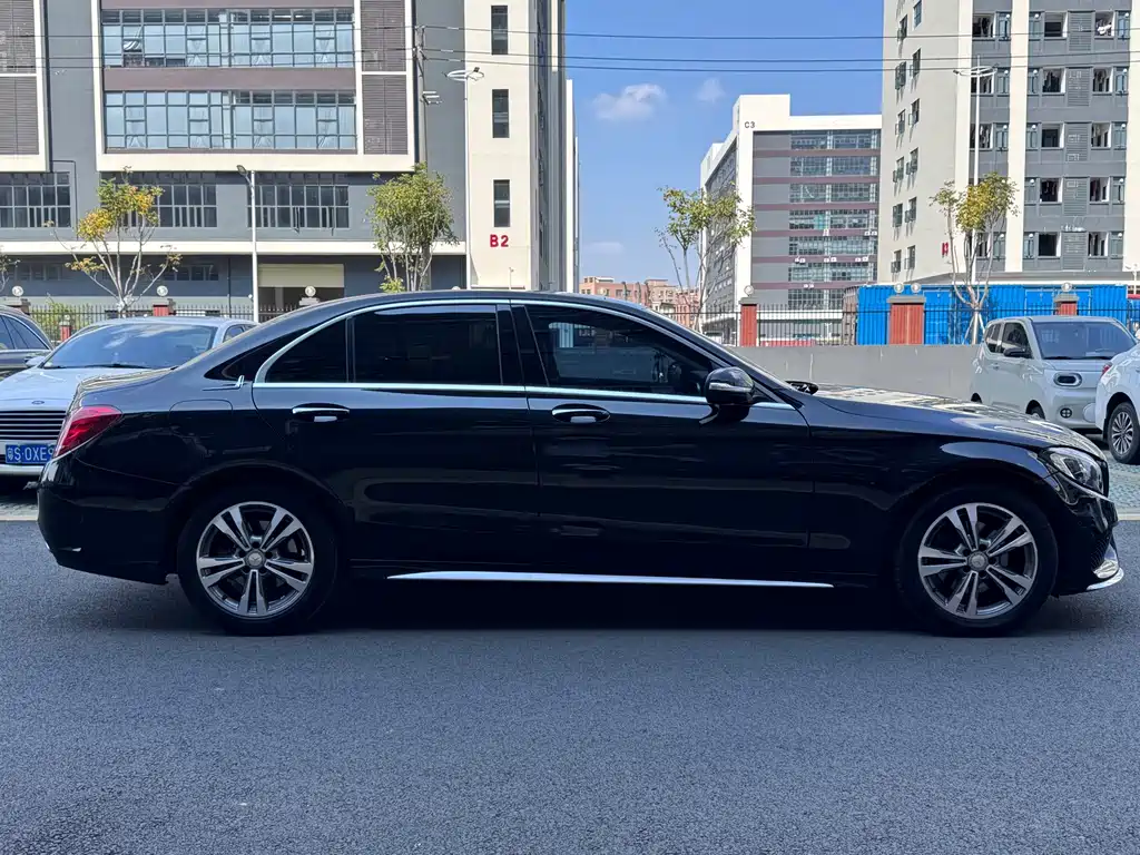 Mercedes-Benz C-Class — миниатюра 6