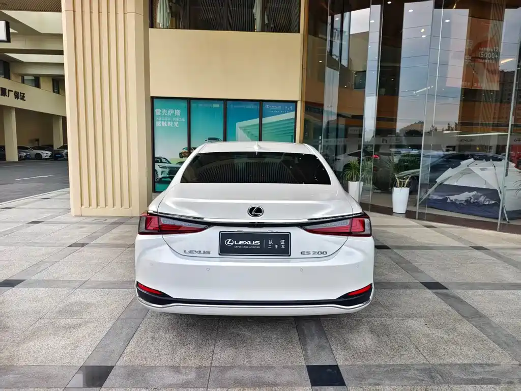 Lexus ES — миниатюра 10